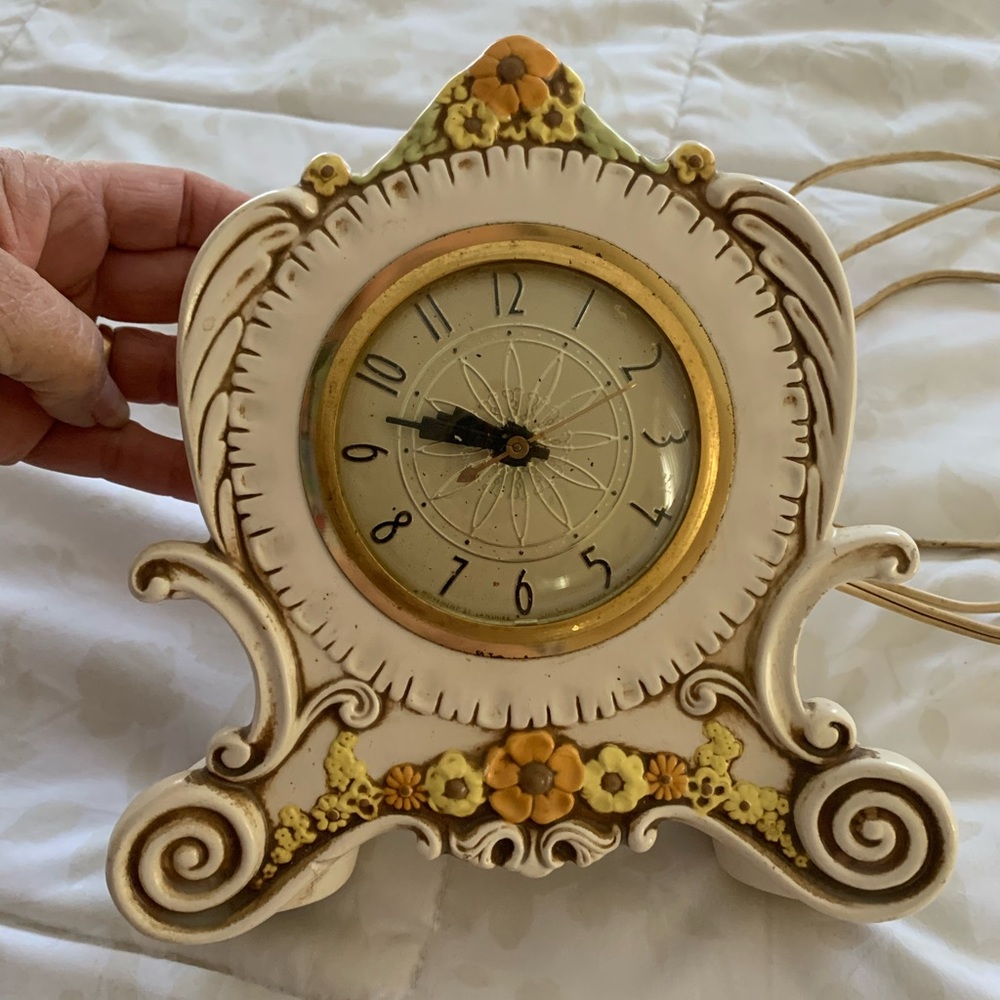 Vintage Holland Mold ceramic electric clock. Works.